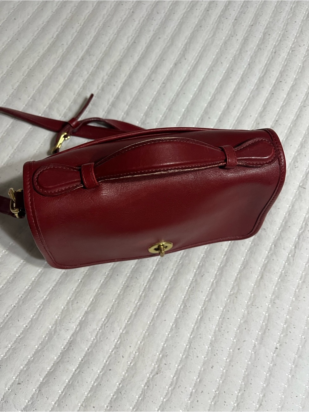 Vintage Coach Court Bag
Satchel Red Brass Hardware
#9870 - Picture 9 of 16